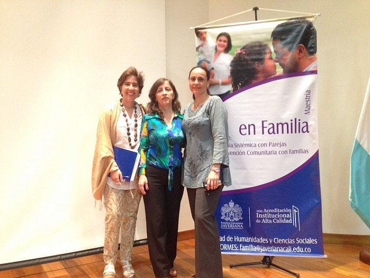 Dr. Pilar Hernandez-Wolfe presenting at the Pontificia Universidad Javeriana in Cali, Colombia.